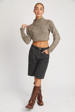 Load image into Gallery viewer, CONTRASTED TURTLE NECK CROP TOP