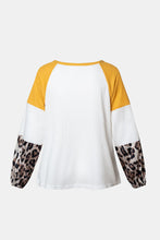 Load image into Gallery viewer, Twisted Color Block Round Neck Long Sleeve T-Shirt